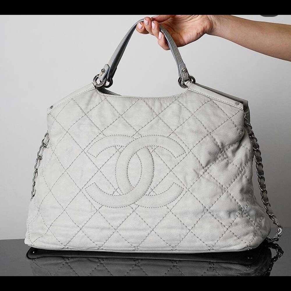 💐Chanel Sea Hit Tote Quilted Iridescent Calfskin